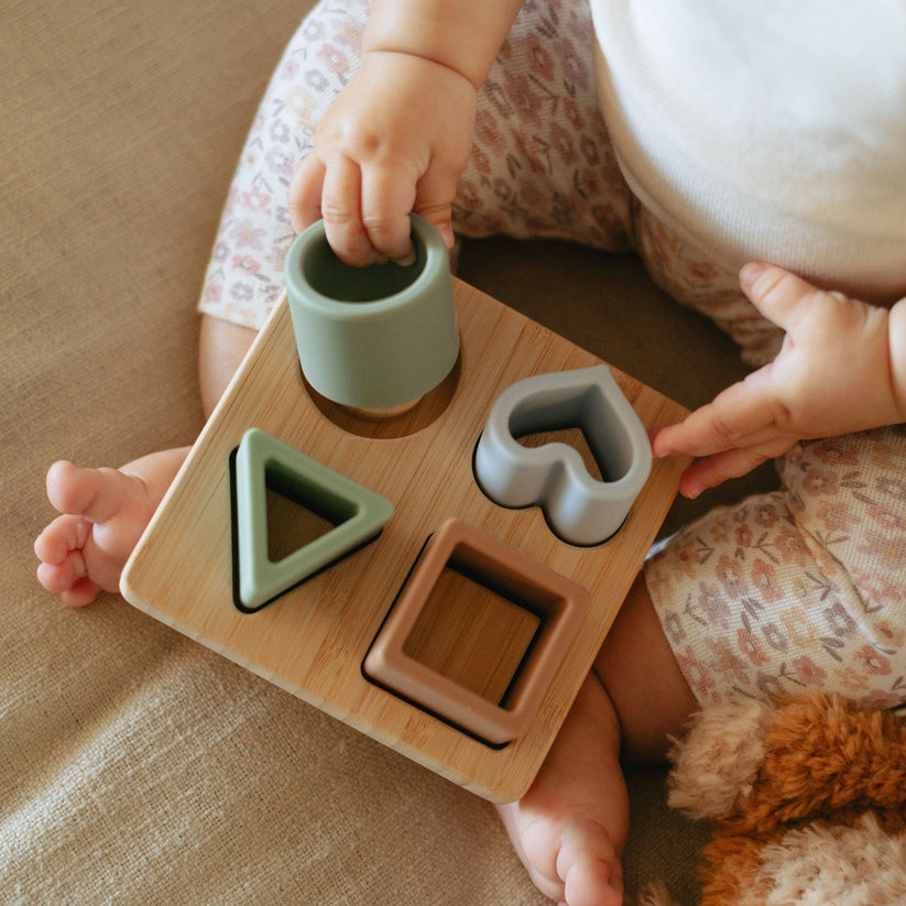 Wonder & Wise Hello Baby 6-9mo Gift Set