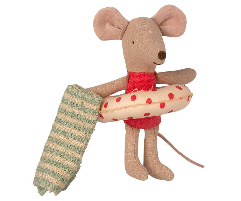 Little Sister Beach Mouse in Cabin de Plage