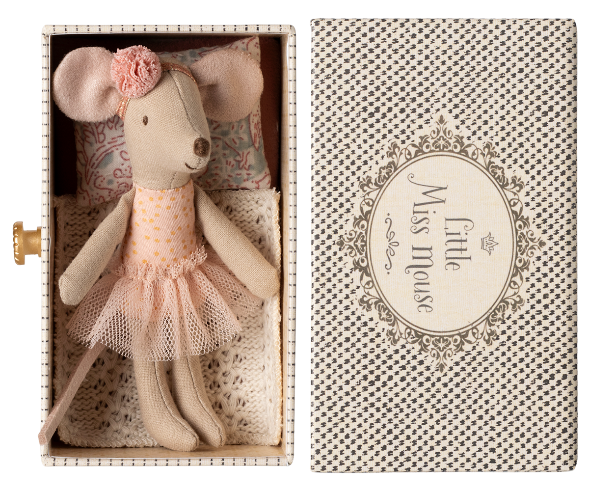 Little Sister Dance Mouse in Daybed 17-4106-00