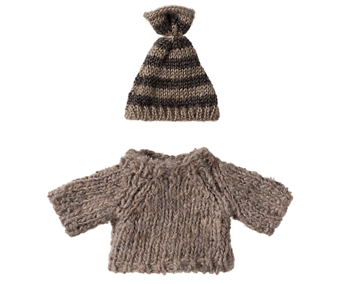 Knitted Sweater & Hat For Big Brother Mouse