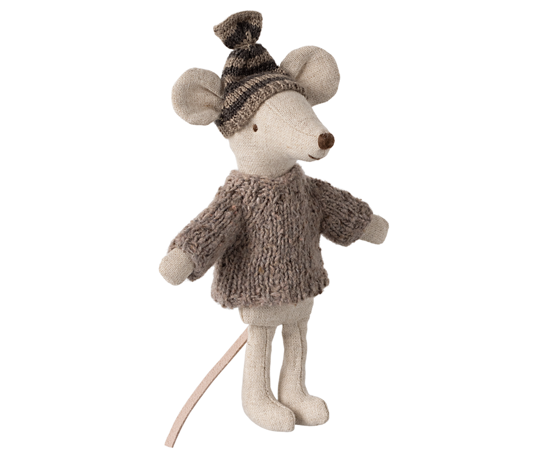 Knitted Sweater & Hat For Big Brother Mouse