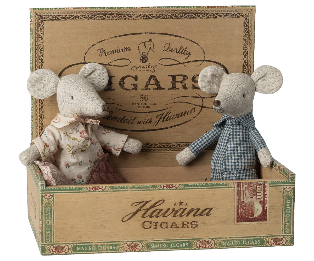 Grandma & Grandpa Mice in Cigar Box 17-6303-00