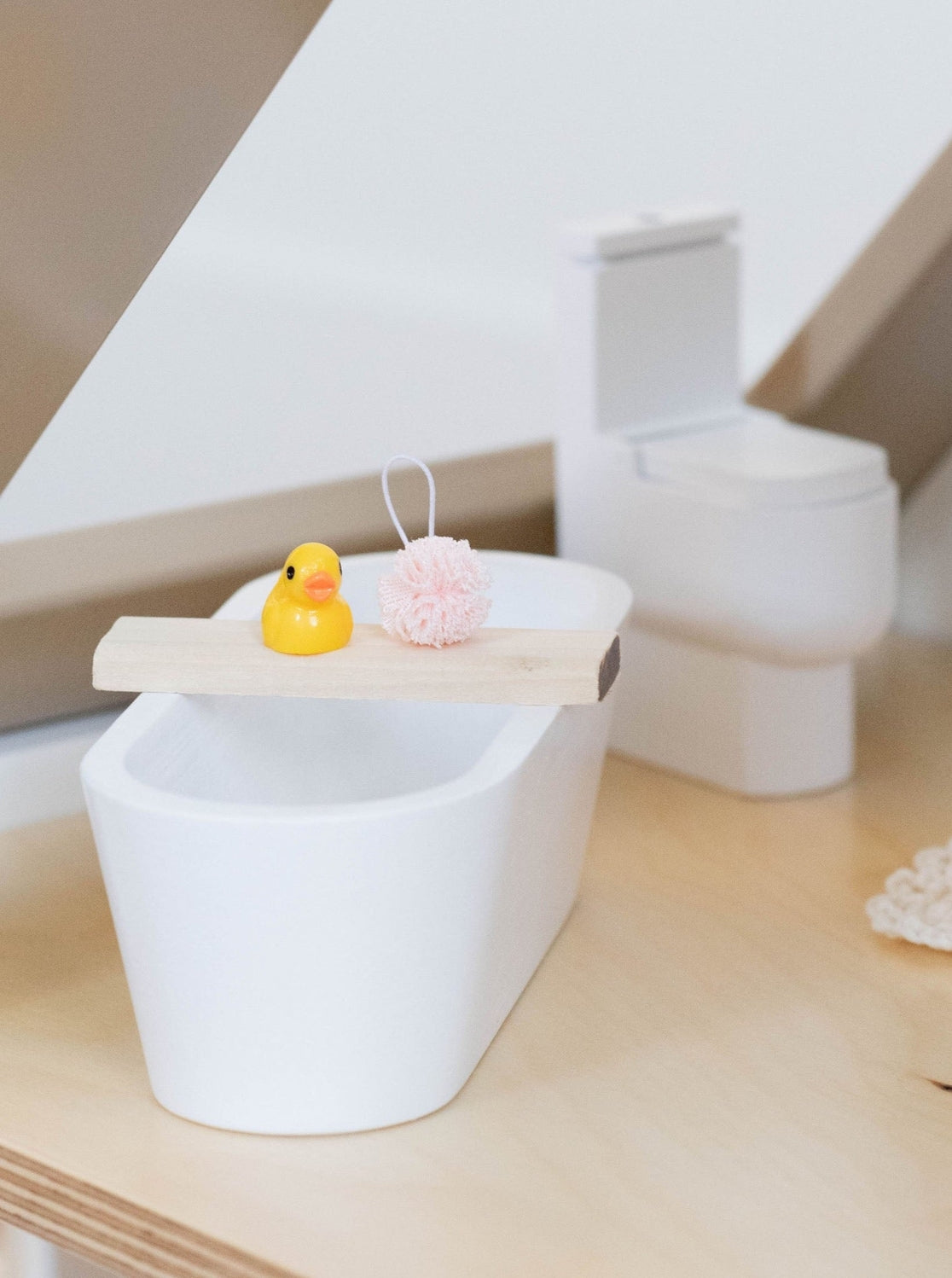 Dollhouse Oval Soaking Bath Tub White