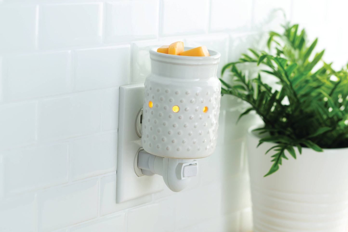 Pluggable Fragrance Warmer-Classic White Hobnail