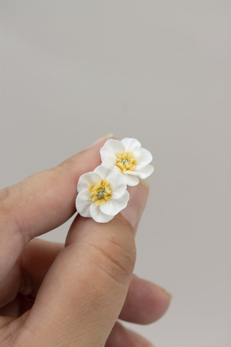 Delicate White Flowers Stud Earrings