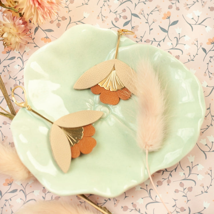 Ginkgo Flower Earrings – Beige and Brown Leather