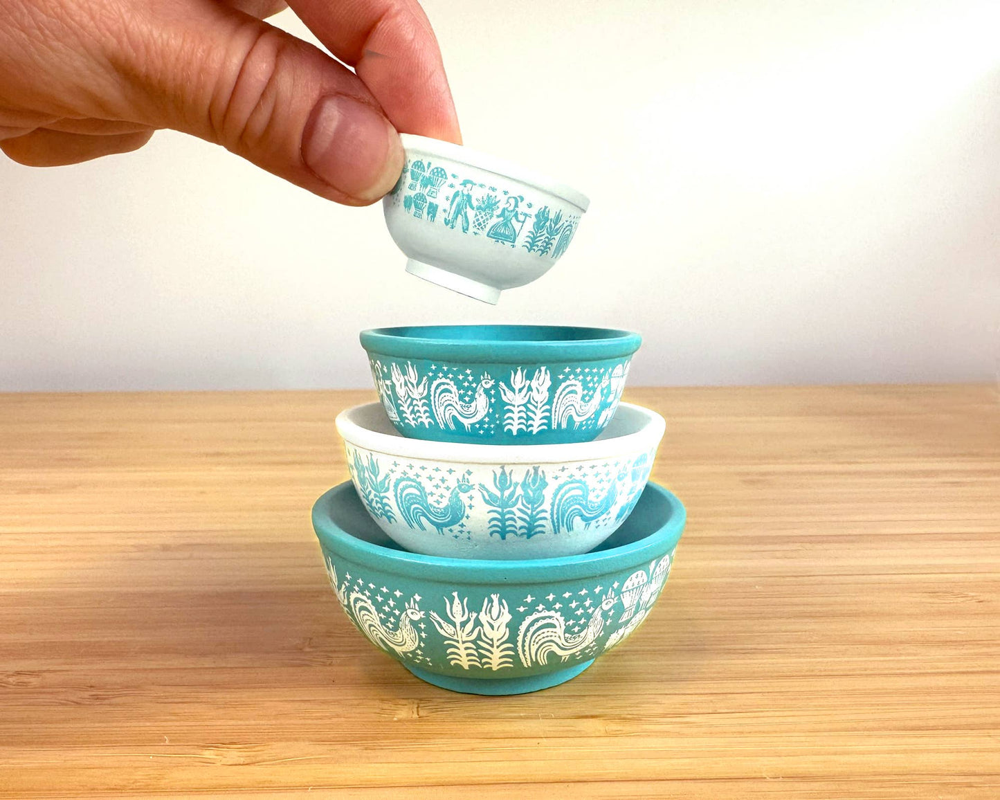 Mini Pyrex-Inspired Mixing Bowls – Retro Stackable Set
