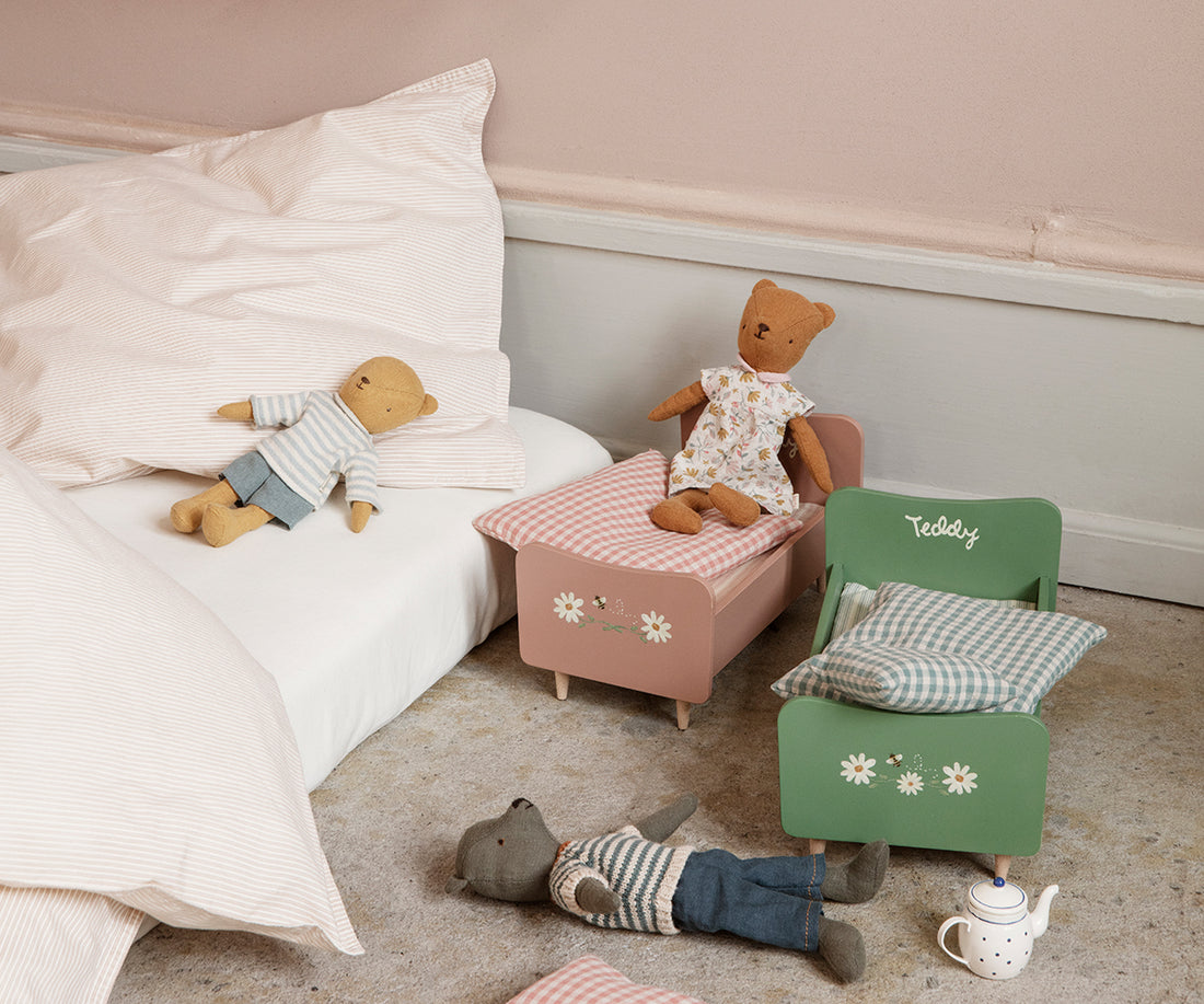 Wooden Teddy Mom Bed