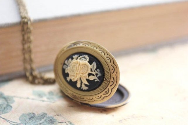 Cameo Locket Necklace - Ivory and Black Flower