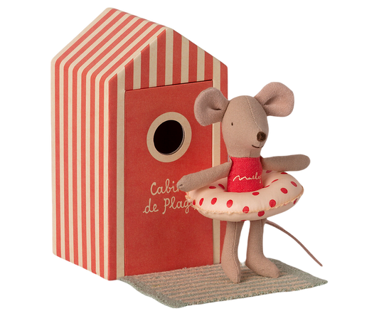 Little Sister Beach Mouse in Cabin de Plage