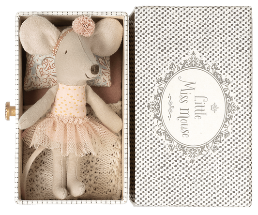 Little Sister Dance Mouse in Daybed 16-1729-01