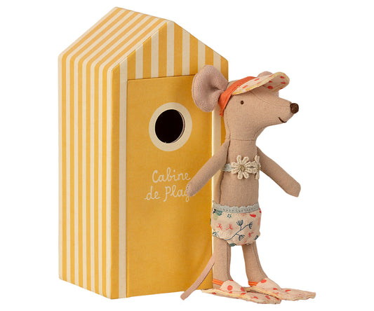 Big Sister Beach Mouse in Cabin de Plage