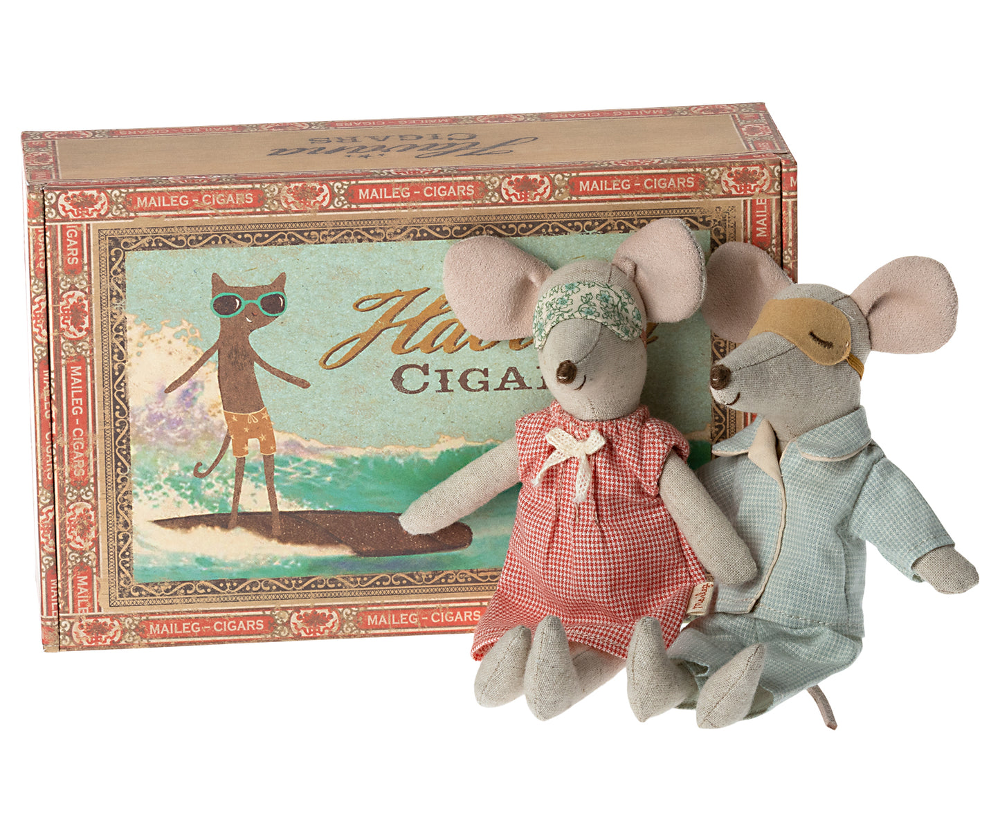 Mum and Dad Mice In Cigar Box