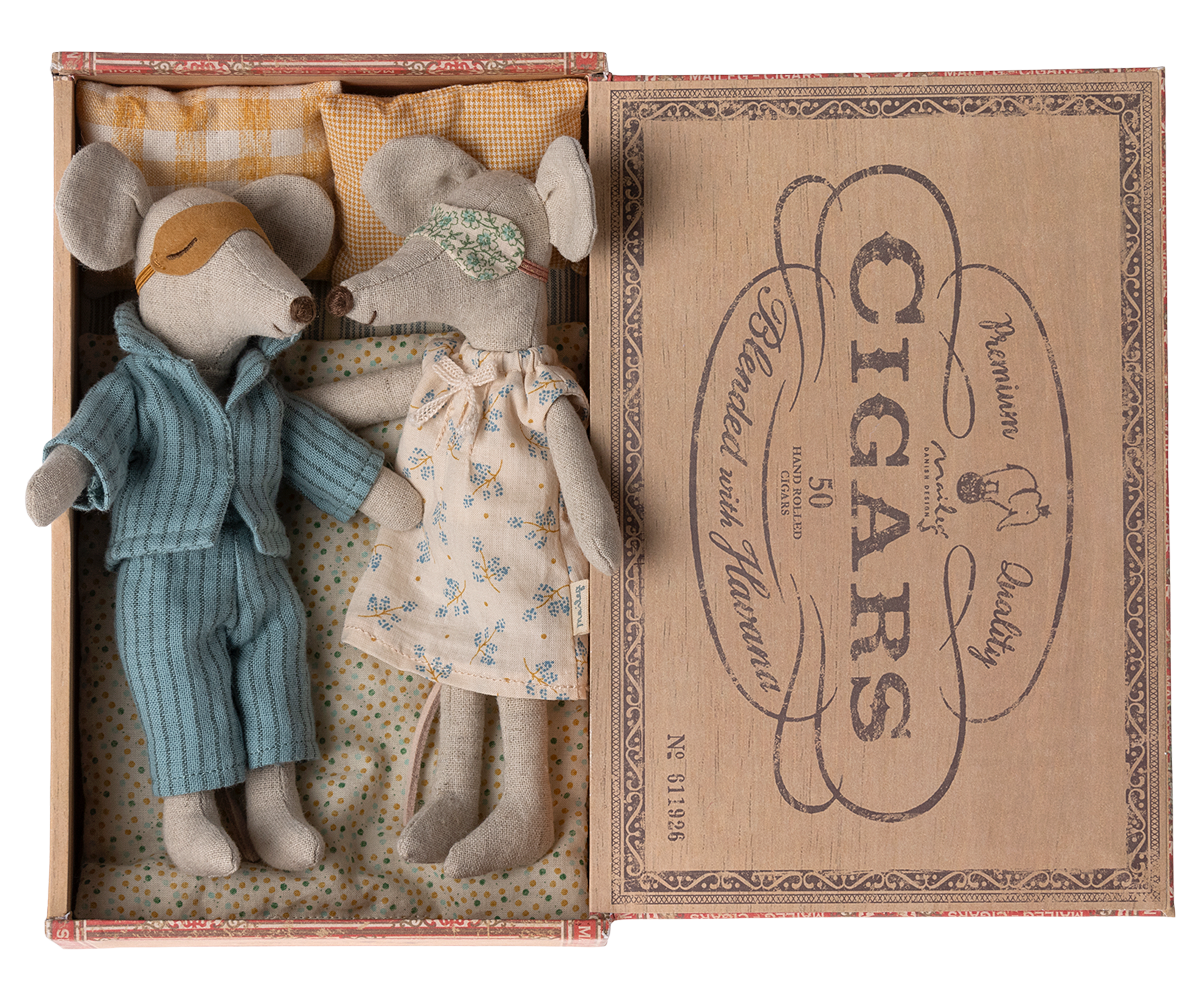 Mum and Dad Mice In Cigar Box 11-3302-00