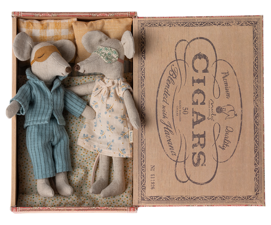 Mum and Dad Mice In Cigar Box 11-3302-00