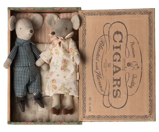 Grandma & Grandpa Mice in Cigar Box