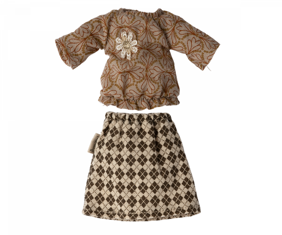Blouse And Skirt For Grandma Mouse