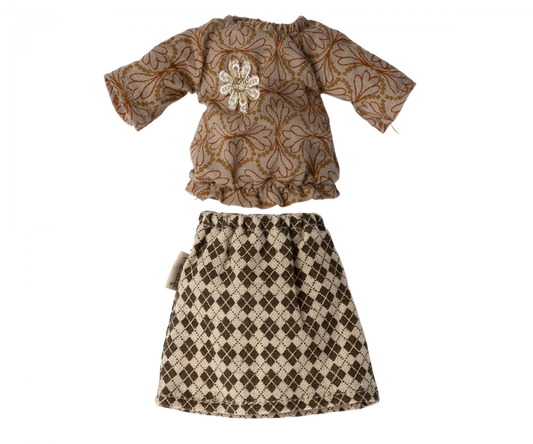 Blouse And Skirt For Grandma Mouse