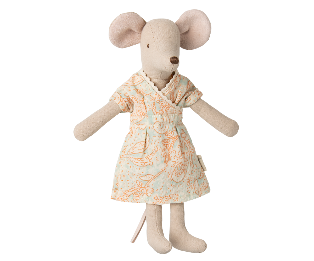 Mum Mouse in a Light Dress