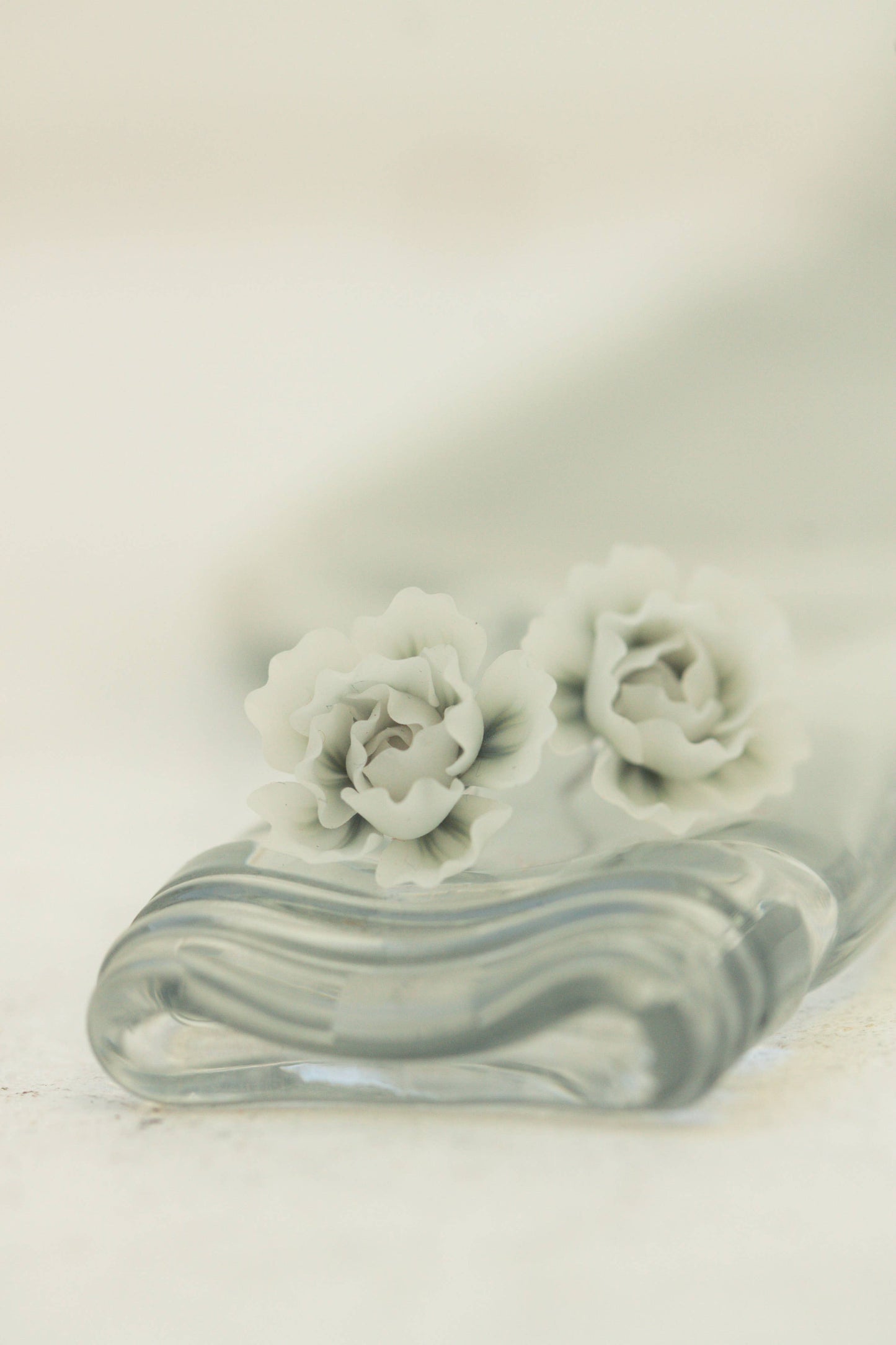 White Flowers studs earrings