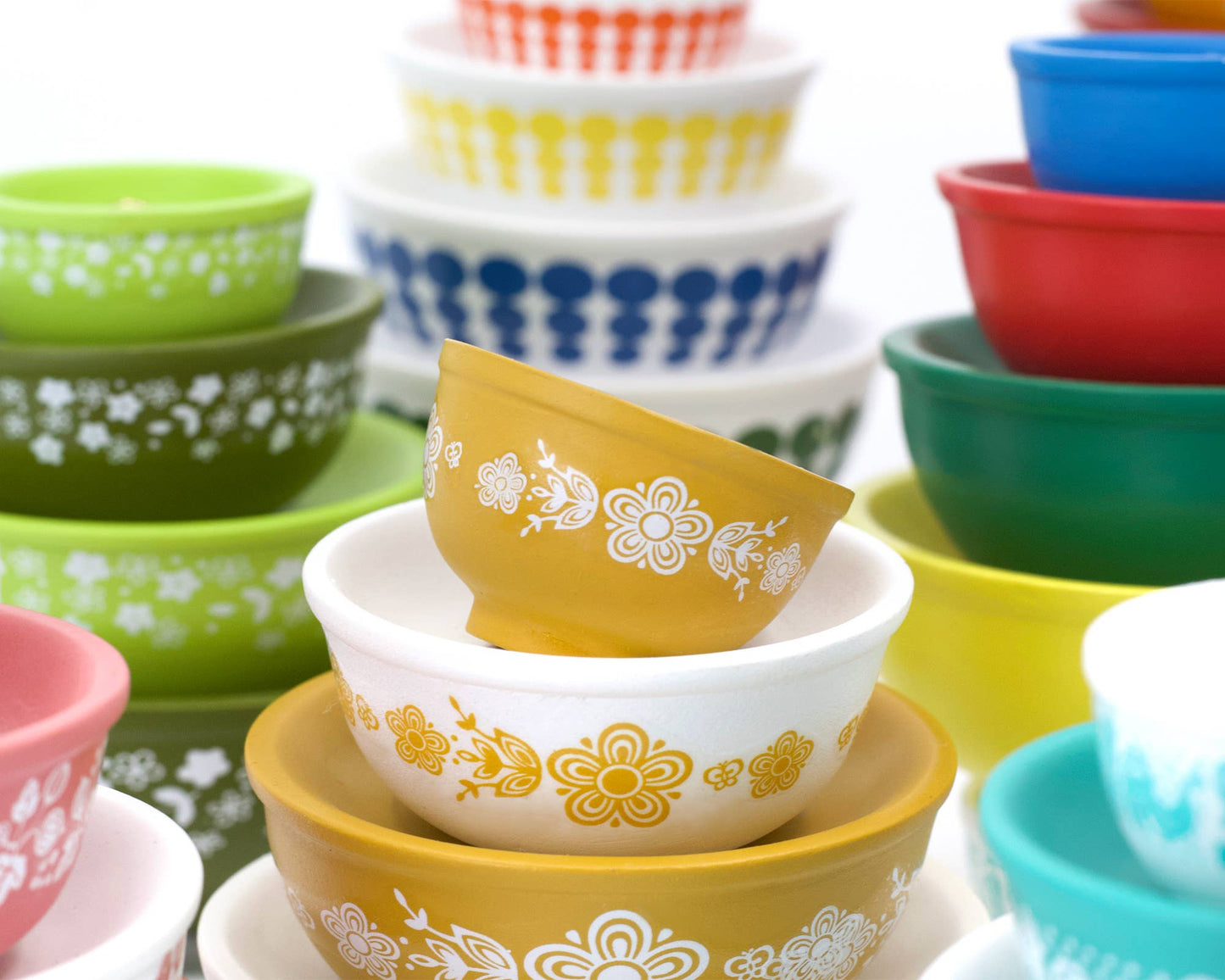 Mini Pyrex-Inspired Mixing Bowls – Retro Stackable Set