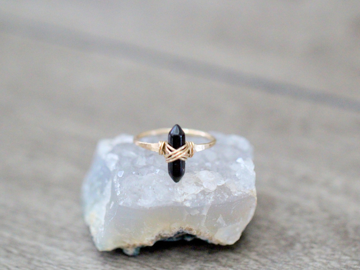 Crest Ring Obsidian