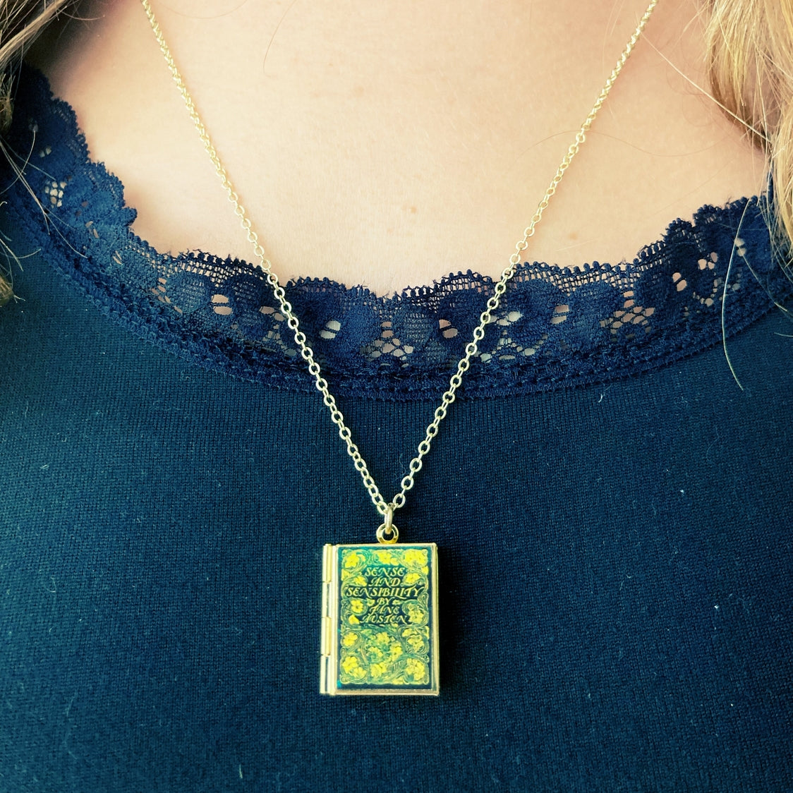 Book Locket Sense and Sensibility - Deep Green Floral