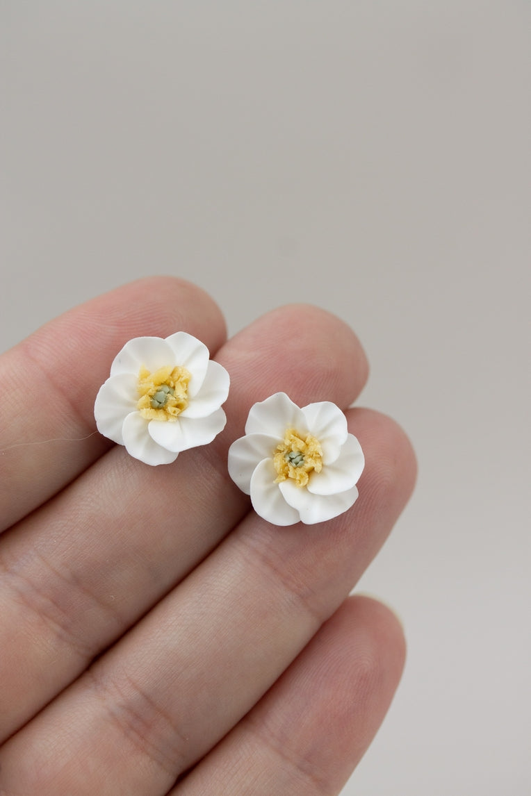 Delicate White Flowers Stud Earrings