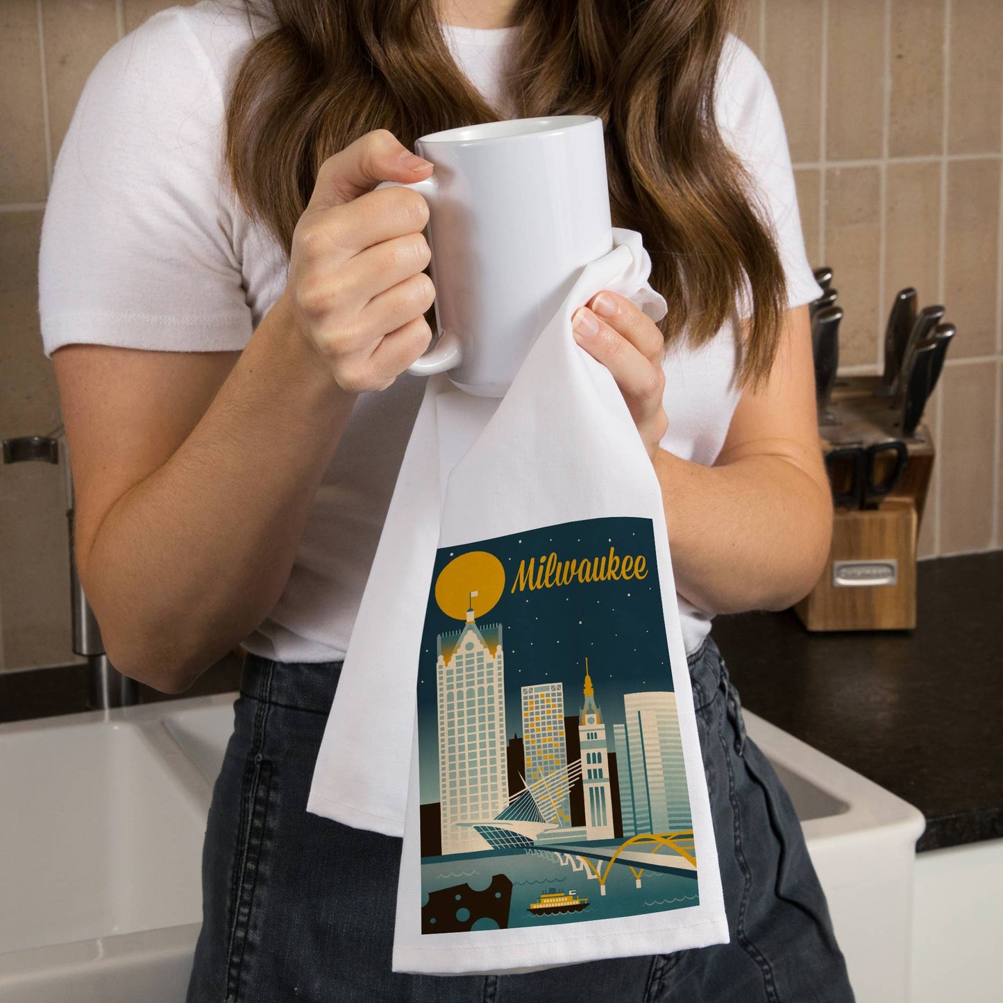 ORGANIC TEA TOWEL Milwaukee, Wisconsin, Retro Skyline