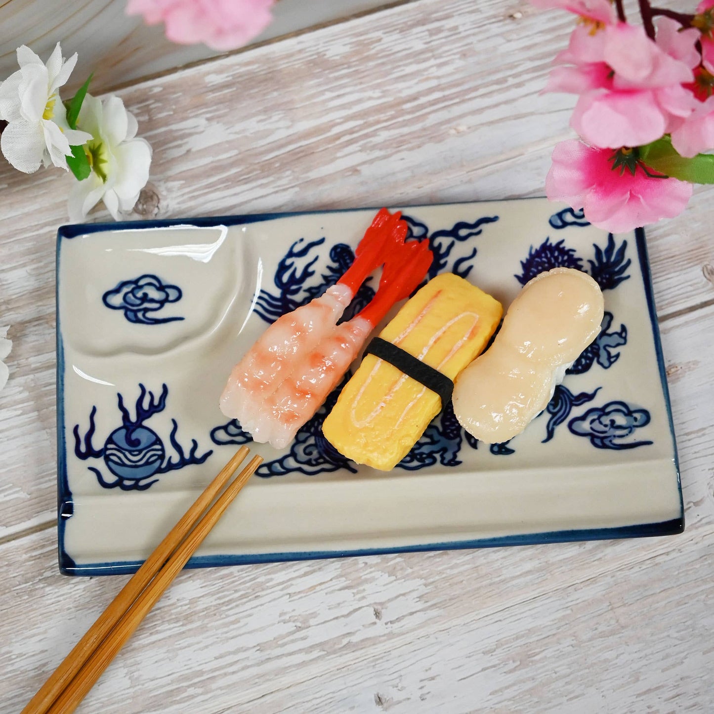 MIRA DIVIDED PLATE WITH CHOPSTICKS – BLUE CHINESE DRAGONS