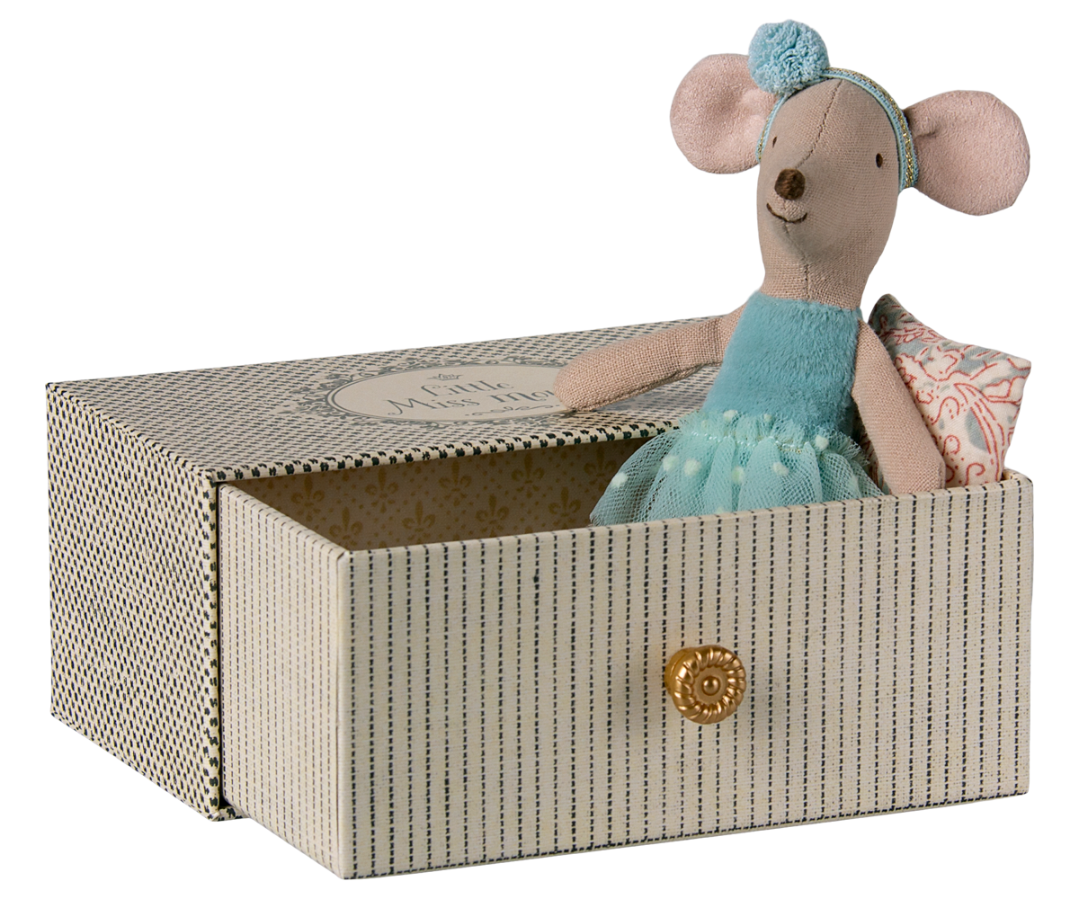 Little Sister Dance Mouse in Daybed 17-5104-00