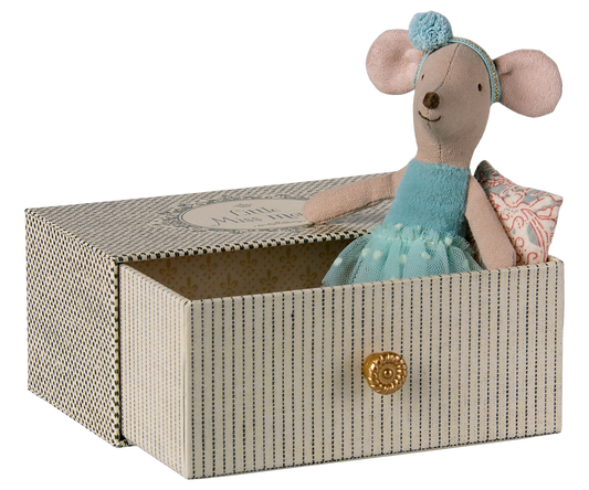 Little Sister Dance Mouse in Daybed 17-5104-00