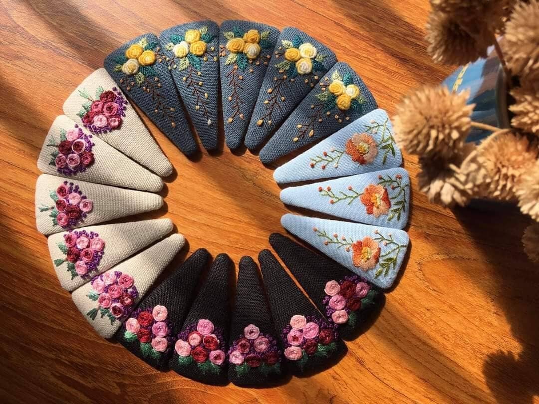 Floral Embroidered Hair Barrette, Collection Madelyn  🪡