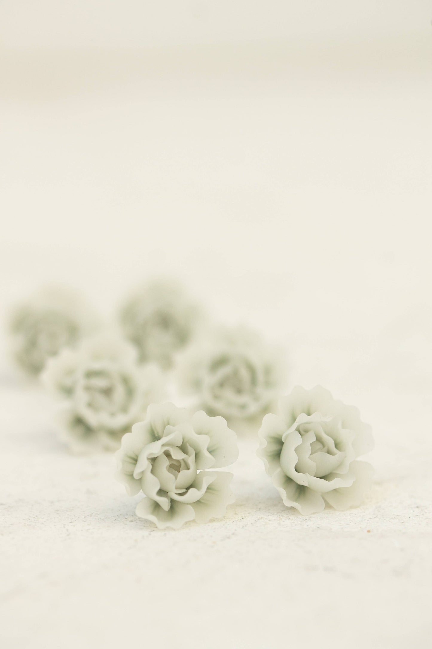 White Flowers studs earrings
