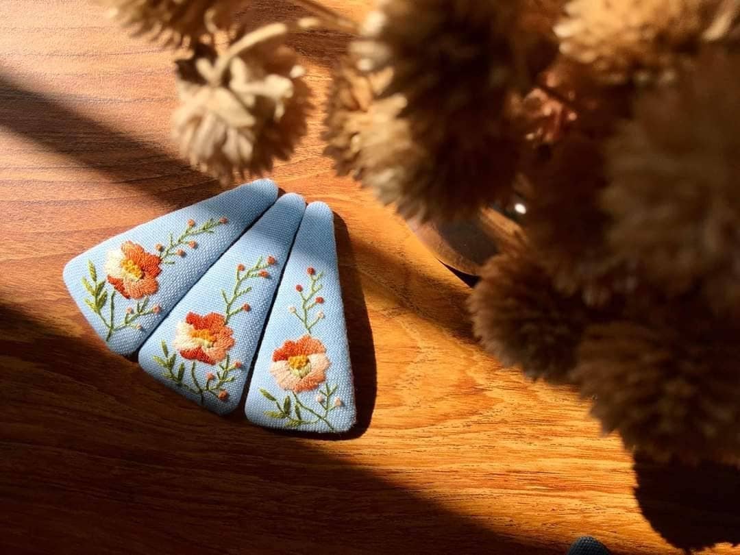 Floral Embroidered Hair Barrette, Collection Madelyn  🪡