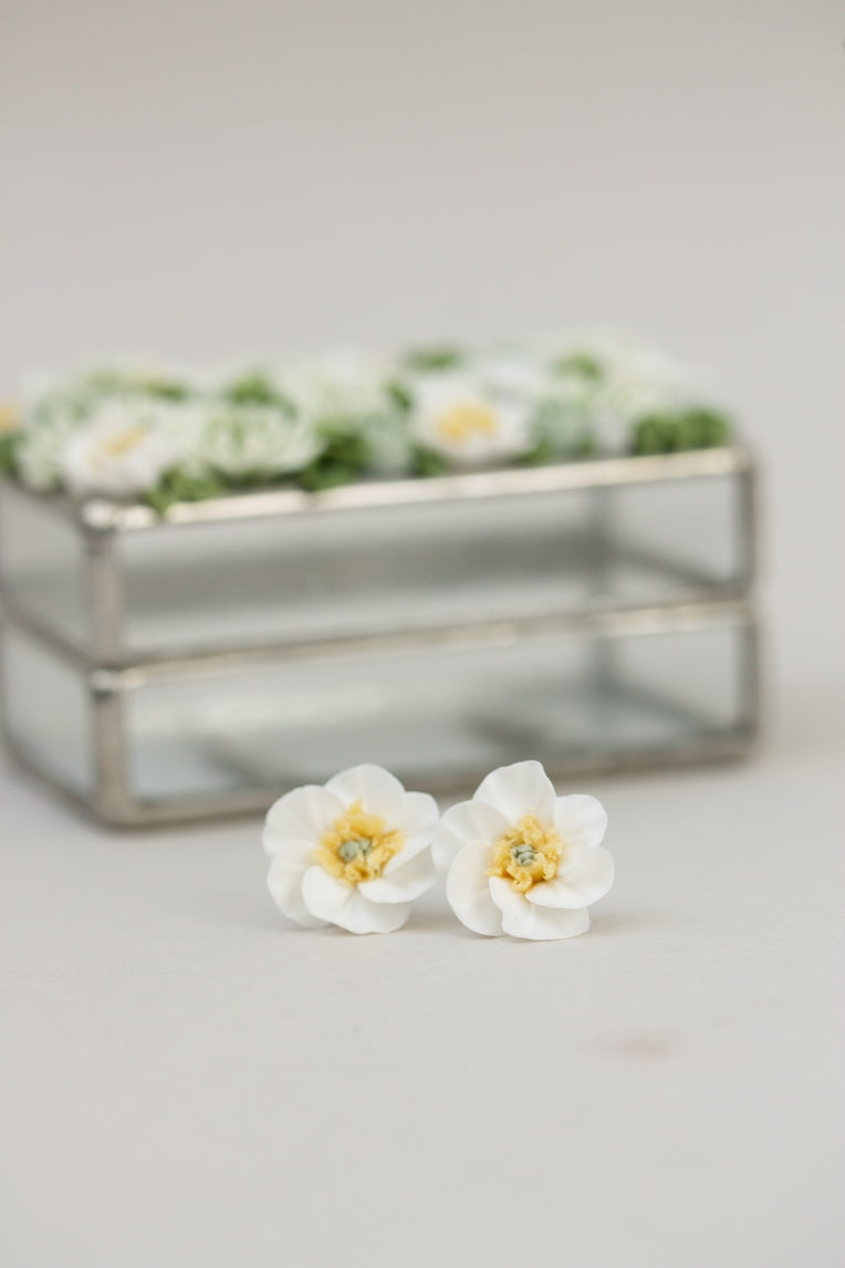 Delicate White Flowers Stud Earrings