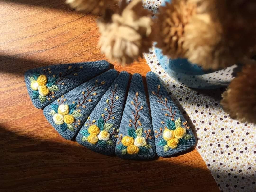 Floral Embroidered Hair Barrette, Collection Madelyn  🪡