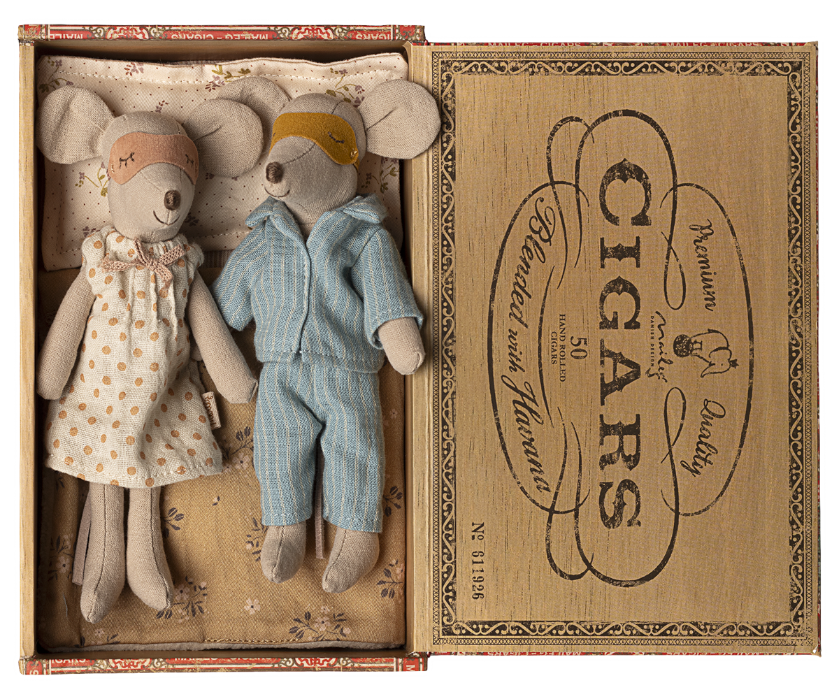 Mum and Dad Mice In Cigar Box
