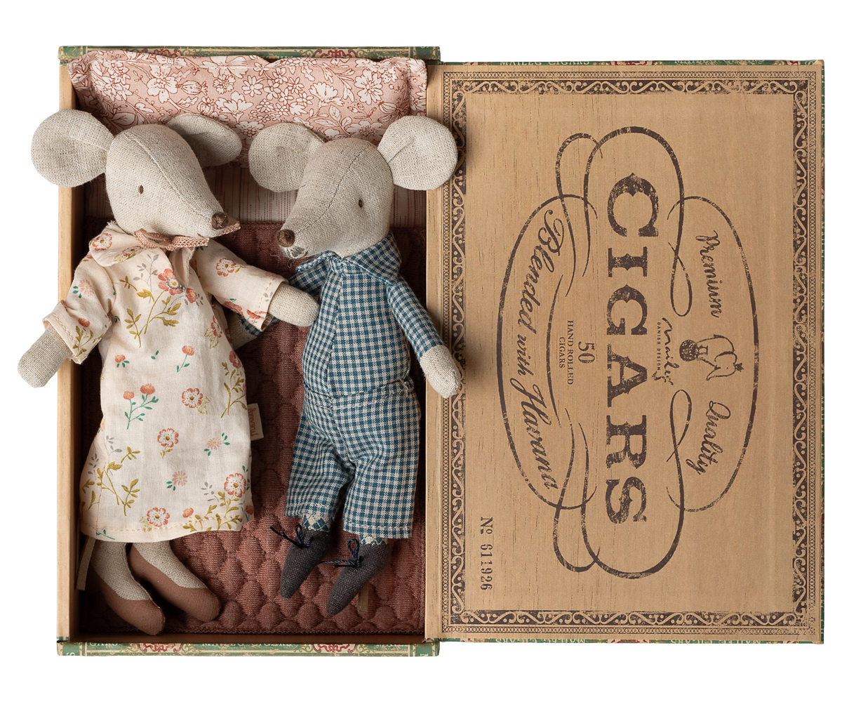 Grandma & Grandpa Mice in Cigar Box 17-6303-00