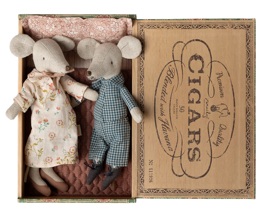 Grandma & Grandpa Mice in Cigar Box 17-6303-00