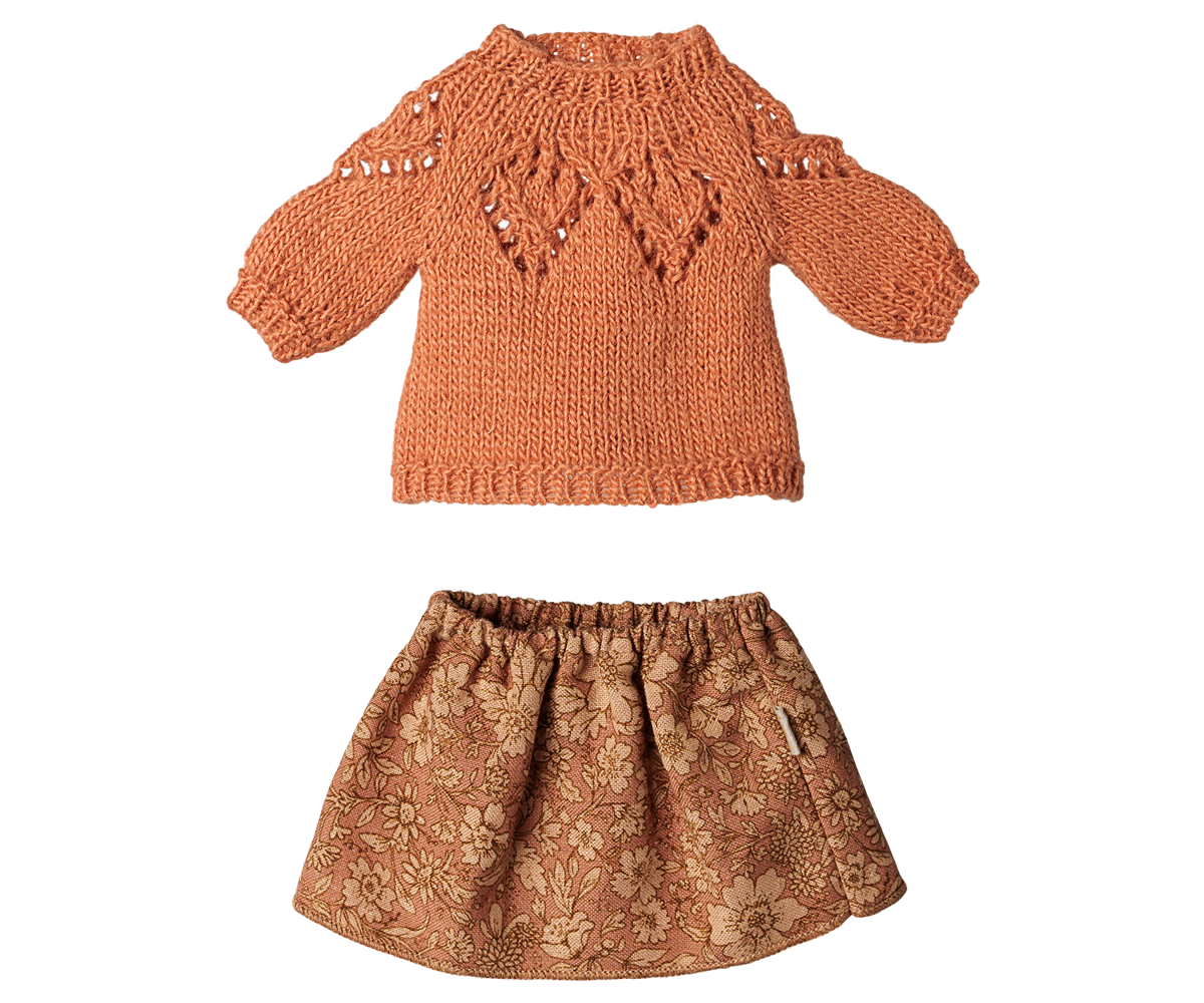 Skirt & Sweater for Medium Mouse