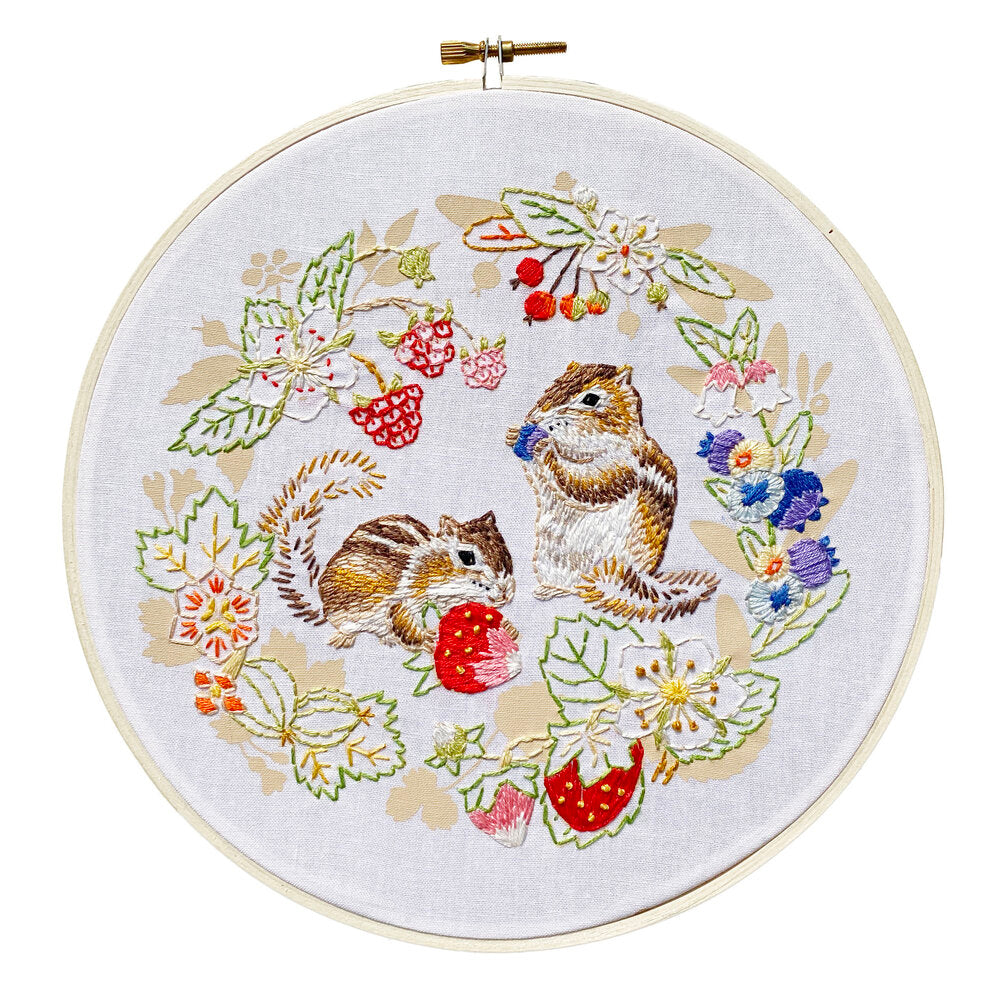 Nature Studies Embroidery Kit - Berry Patch Chipmunks