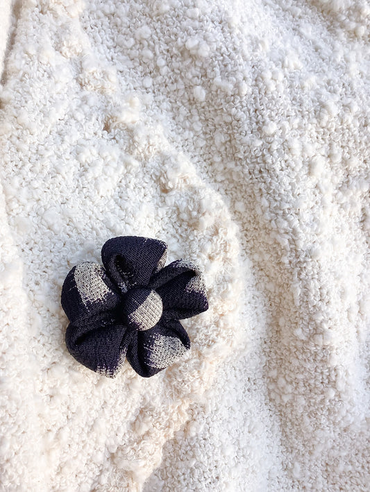 Navy & Ivory Vintage Kimono Silk Kanzashi Pin