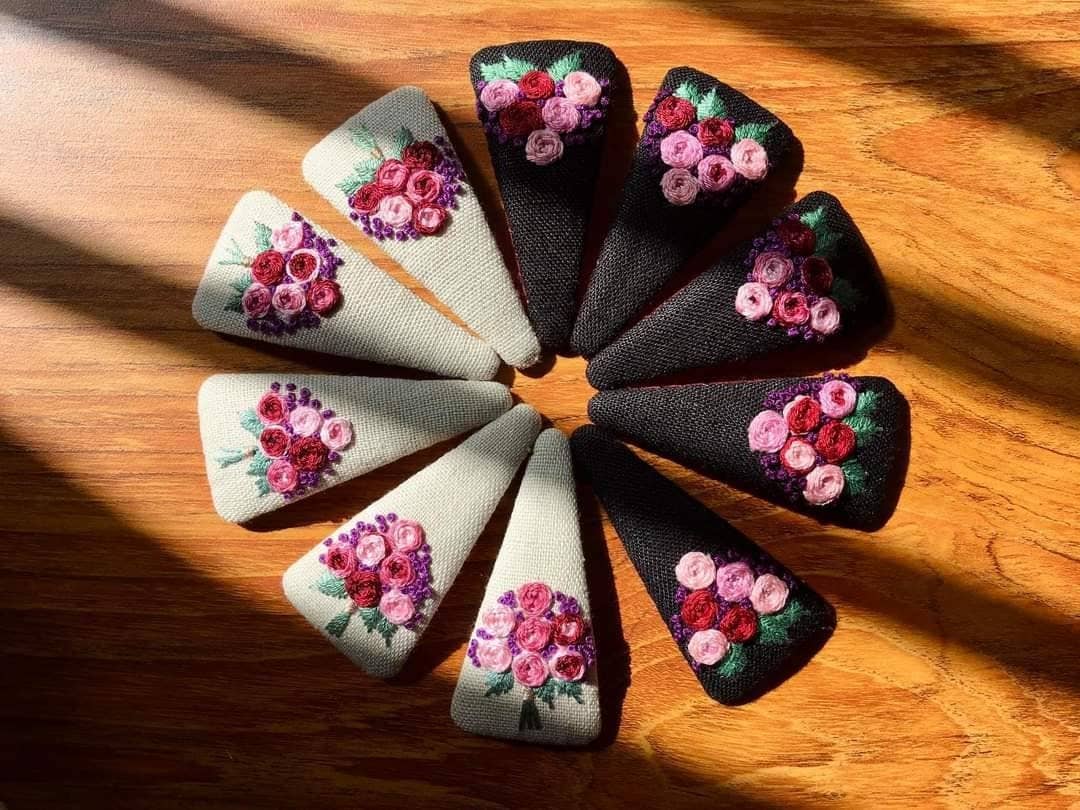 Floral Embroidered Hair Barrette, Collection Madelyn  🪡