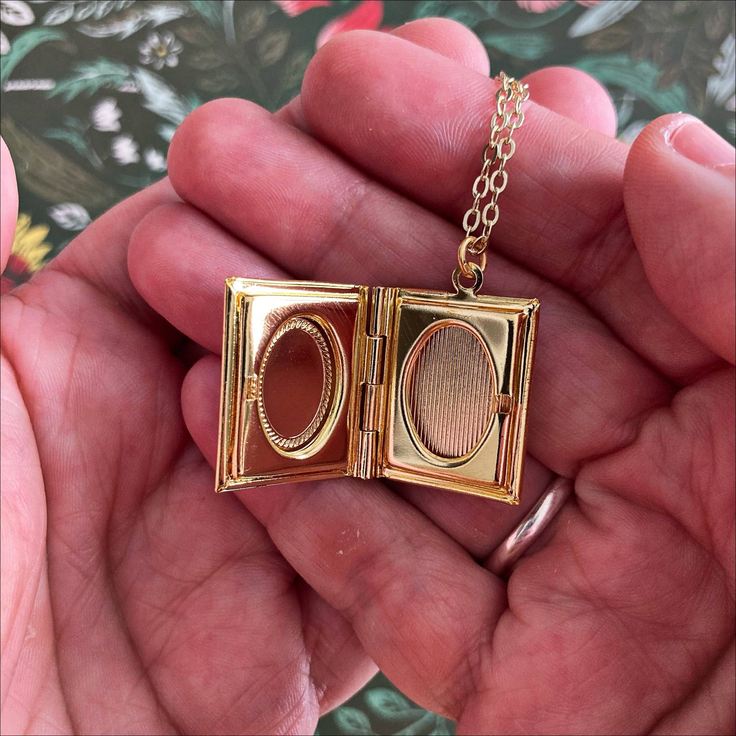 Book Locket Anne of Green Gables - Green First Edition
