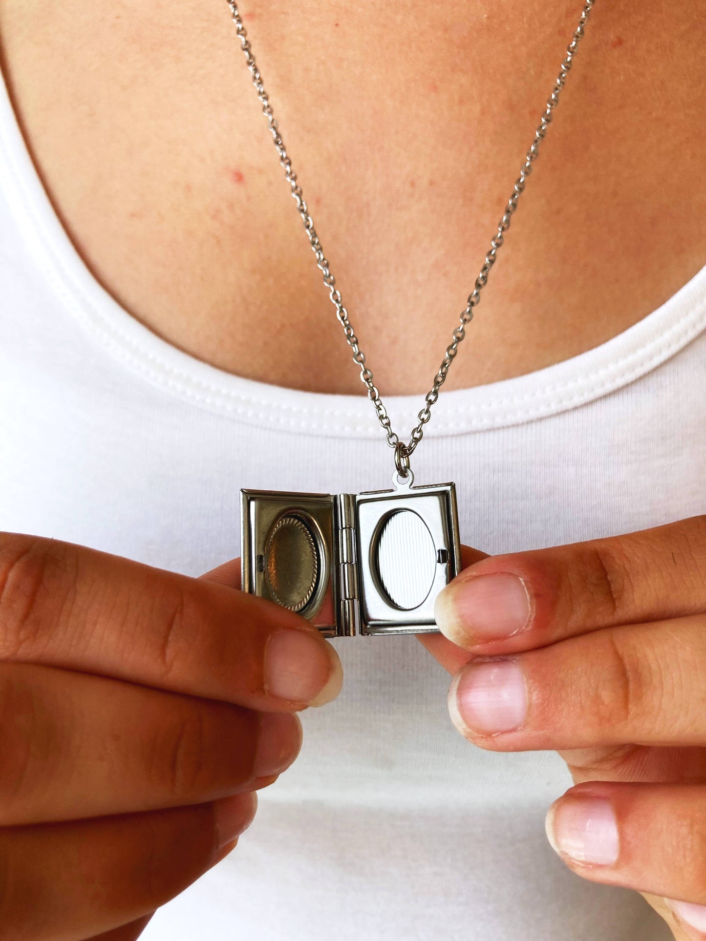 Book Locket Anne of Green Gables - Picket Fence
