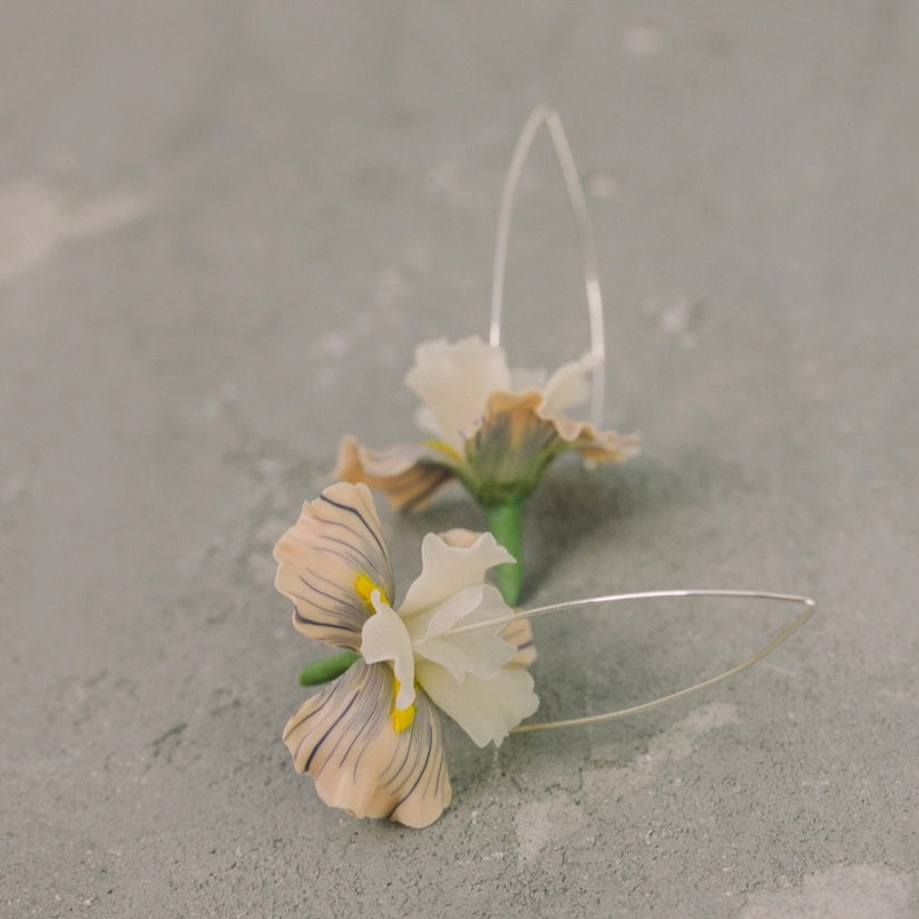 Lightweight Iris Earrings