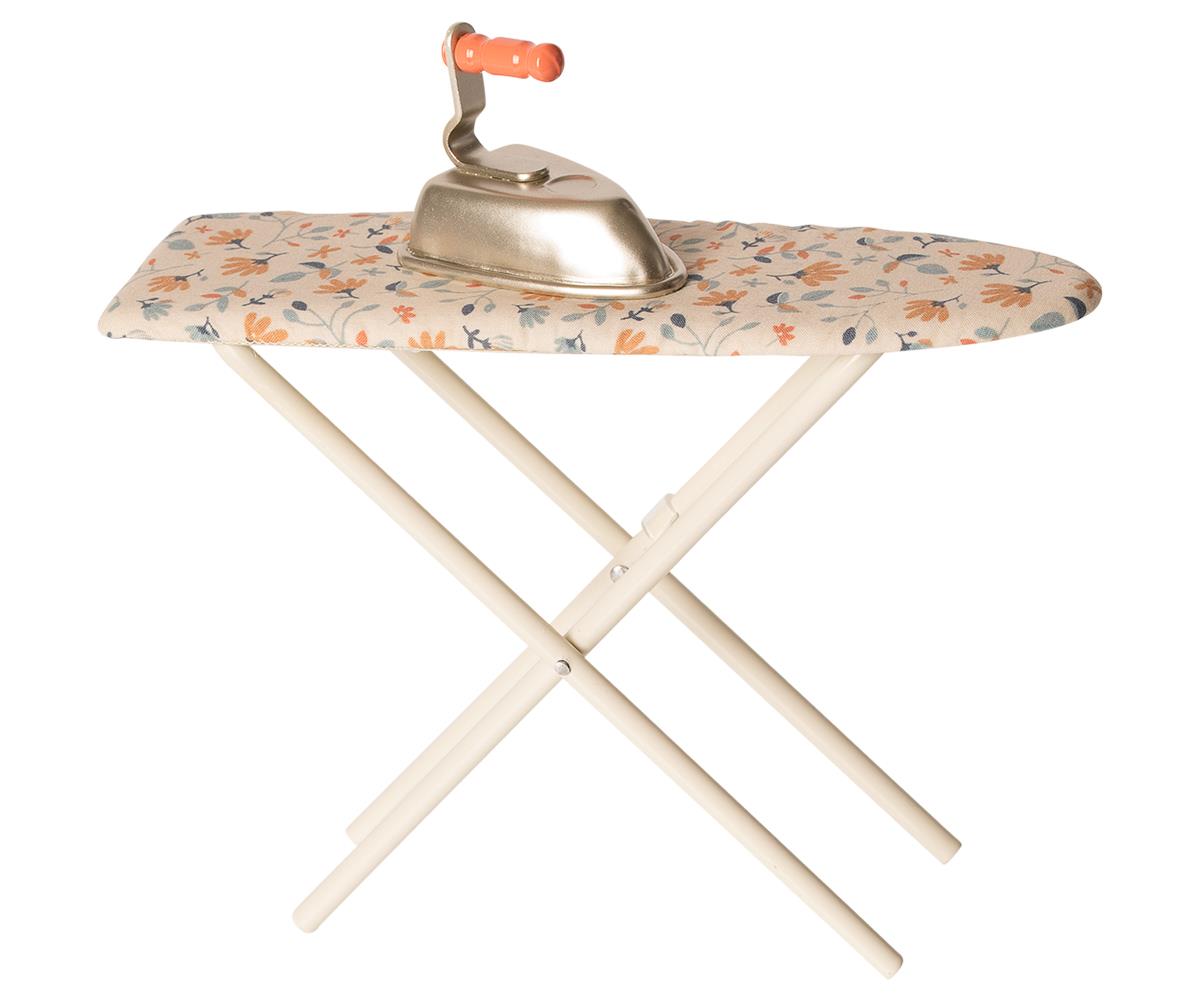 Iron & Ironing Board for Mouse